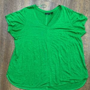 TAHARI 100% Linen V neck blouse